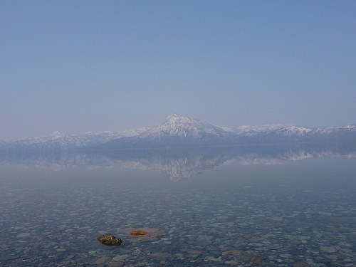 2009年4月13日支笏湖に写る恵庭岳.jpg